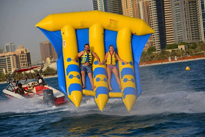 Experience the excitement of flying above the turquoise waters of Dubai on a Fly Fish ride surrounded by stunning cityscapes and endless fun with friends.